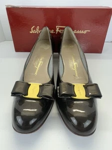 Salvatore Ferragamo Vara Bow Patent Leather Shoes 338 DB 41526 10.5 AAA Blk/Gold - Picture 1 of 9