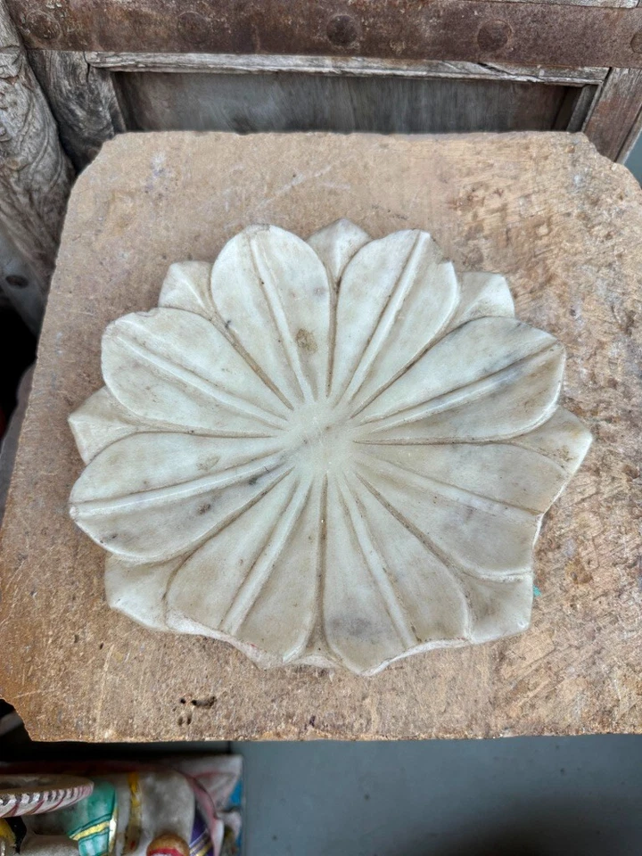 Antiguo plato de cuenco de figura de loto floral artesanal de mármol vintage Foto 1 de 4