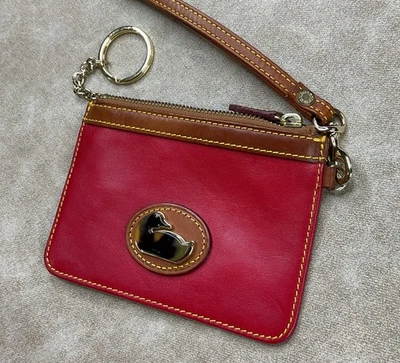 Dooney & Bourke Muñequera Llavero Cartera Cuero Rojo Caparazón de Tortuga Pato Logo Foto 1 de 4