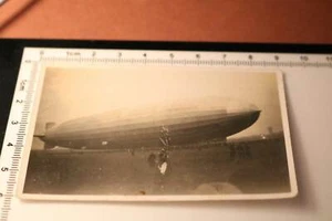 tolles altes Foto Zeppelin - Graf Zeppelin am Boden - Ort ??? - Picture 1 of 4