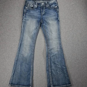 Miss Me Los Angeles DAMEN MITTELHOHER BUND SIGNATUR STIEFEL GRÖSSE 25 JEANS INNENNAHT 28" Y2K - Bild 1 von 14