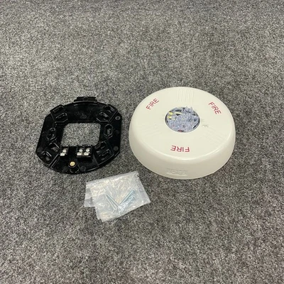 Montaje en techo estroboscópico señal visual fuego EATON Eluxa blanco con letras rojas Foto 1 de 4