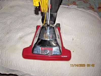 Aspiradora vertical comercial Perfect P104 / NW-12, cepillo de rodillo de 17" Foto 1 de 4