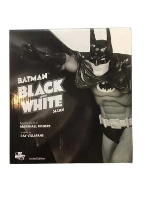 Batman: Estátua em Preto e Branco - projetado por Marshall Rogers - DC Direct 299/25 - Imagem 1 de 4