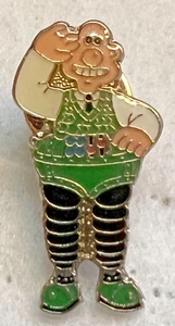 WALLACE & GROMIT THE WRONG TROUSERS - WALLACE PIN BADGE - Picture 1 of 3