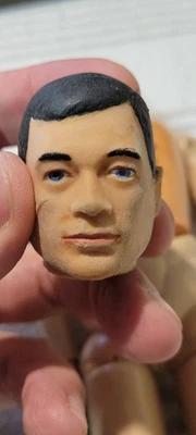 Винтаж 1964 Hasbro GI Joe Раскрашенная Голова Черные Волосы Голубые Глаза C7 - Изображение 1 из 4