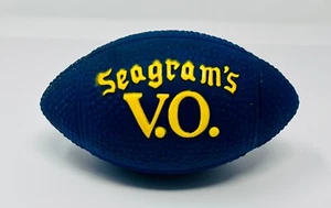 VINTAGE 1990 SEAGRAM'S V.O. WHISKEY 7" BLAU GUMMI FUSSBALL WERBUNG WERBEARTIKEL - Bild 1 von 5