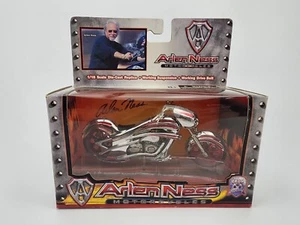 Neu Iron Legends Arlen Ness 1:18 Die Cast Motorrad Chrom mit roter Blende - Bild 1 von 8