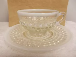 Tazza da tè e piattino caffè vintage trasparente e bianco opalescente piano cottura - Foto 1 di 5