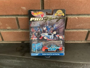 1998 Nascar Hot Wheels Pit Crew Bobby Hamilton #43 Pontiac Grand Prix & Tool Box - Picture 1 of 5