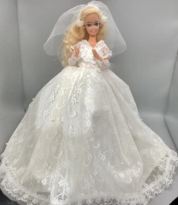 Vintage Barbie & Beautiful Homemade Off-White Wedding Dress With Stand - Picture 1 of 12