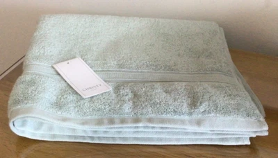 Toalla de baño Christy Serene - Huevo de pato - 70 cm x 125 cm - PVP £26,00 Foto 1 de 2