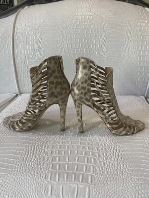 Sandalias de tacón Ivanka Trump para mujer con estampado de leopardo de cuero con cremallera trasera y tiras talla 7 Foto 1 de 4