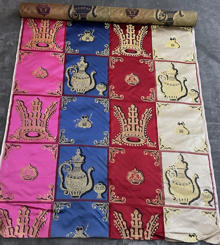 Heavy Weight Woven Upholstery Fabric with Large Design 4 yds x 30 Inches Wide - Image 1 of 4