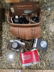 Antique Topcon RE Camera With Extra Lens Flash User Manual And Bag - Picture 1 of 1