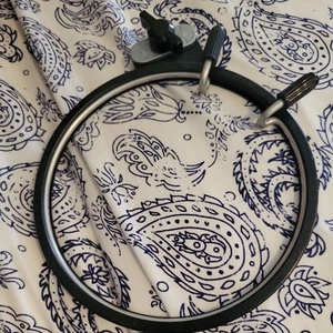 Janome Round Embroidery Hoop -- 3 - Picture 1 of 3