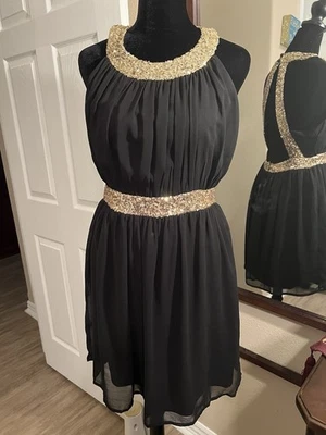 Mini Vestido Trébol Rojo Negro y Dorado Talla Mediana Foto 1 de 4