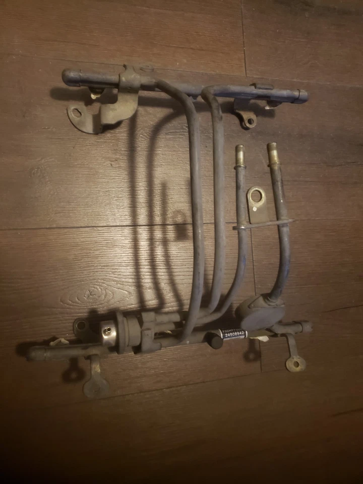 Chevy Chevrolet Monte Carlo SS 2004 riel inyector de inyección de combustible, Bosch, O/E  Foto 1 de 4