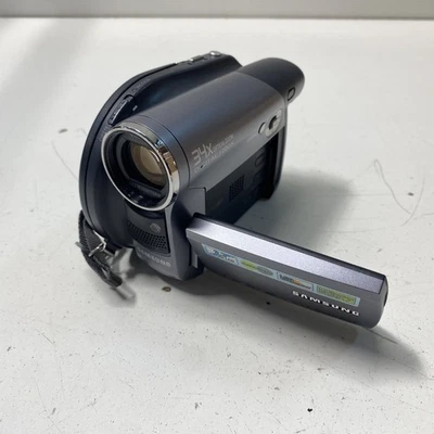 Samsung SC-DC173U DVD-R Camcorder - Image 1 of 4