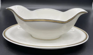 Haviland Schl. 20 M Gravy Boat w/ Attached Underplate Ivory Gold Band - Picture 1 of 5