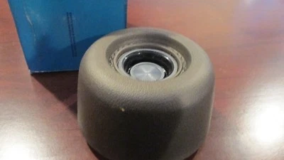 НОВЫЙ ИЗ СТАРЫХ ЗАПАСОВ 1971 1972 1973 FORD MUSTANG PINTO MAVERICK РУЛЕВОЕ КОЛЕСО РУПОР ЦЕНТРАЛЬНАЯ КОЛОДКА - Изображение 1 из 4