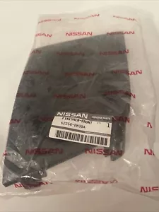 GENUINE NISSAN VERSA RIGHT BUMPER TRIM FINISHER W/O FOG LIGHT OEM 62256-EM30A - Foto 1 di 2