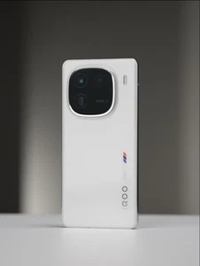 vivo iQOO 12 5G 6.78" 64MP 256GB 512GB 1TB Snapdragon Android 14 5000mAh - Picture 1 of 13