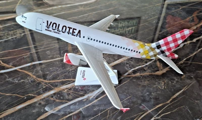 Modellino in scala Aereo VOLOTEA AIRBUS A319 nuovo in plastica - Immagine 1 di 4