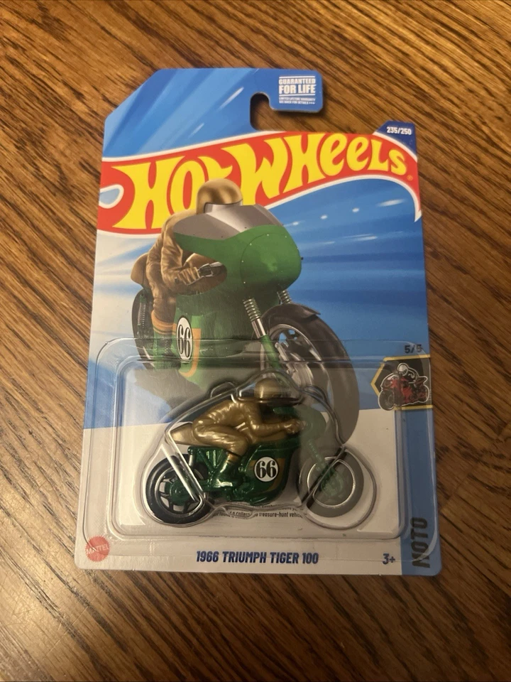 Hot Wheels #235 2025 - Triumph Tiger 100 1966 (caza del tesoro - tarjeta larga) Foto 1 de 1