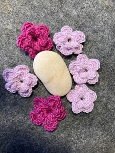 6 gehäkelte Blumen *Applikation *Häkelblumen * Aufnäher* Puppenmode*rosa - Bild 1 von 2