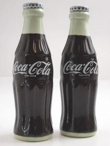Juego de botellas de cerámica de sal y pimienta de Coca Cola - Imagen 1 de 6