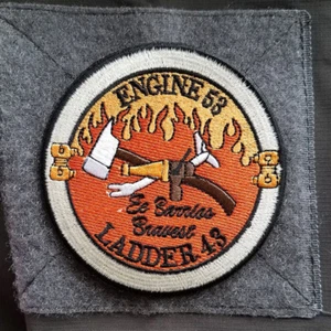 Insignia de parche de gancho de sobreviviente solitario Warrior Red Wing Fireman Engine 53 escalera 43 - Imagen 1 de 5