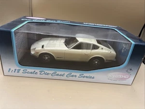 Kyosho 1:18 Nissan Fairlady Z-L weiß No.8211W - Bild 1 von 9