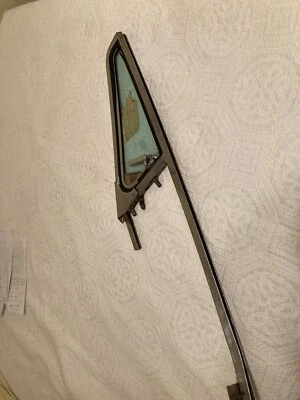 MGBGT,MGCGT RIGHT Vent Glass Frame Assembly SIKURSIV ClimaglassLate Round Handle - Image 1 of 4