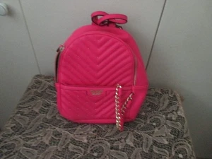Victoria’s Secret Mini-Rucksack rosa Nieten V-Steppung Kieselsteine Nieten SCHÖN - Bild 1 von 6