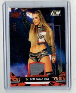 Tarjeta reliquia Dr Britt Baker DMD 2023 Upper Deck AEW Red Mat/50 - Imagen 1 de 1