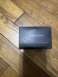 Laura Mercier Polvere Sciolta Traslucida: 24 HR Controllo Lucido, Tappetino Morbido M1 - Foto 1 di 5