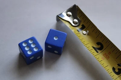 Monopoly LITTLEST PET SHOP 2007 Replacement Parts- Blue Dice - Image 1 of 4