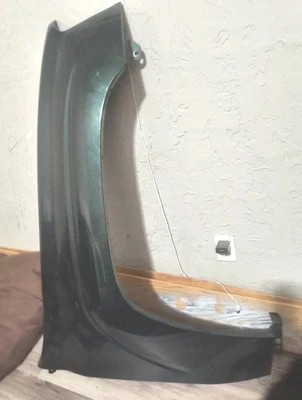 2005 Chevy Trailblazer крыло со стороны пассажира темно-зеленый правый передний - Изображение 1 из 2