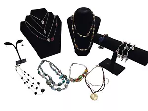 Konvolut silberfarbener Modeschmuck Kunststeine Chaps, Express, WHBM Lot 9 - Bild 1 von 9
