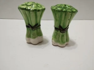 Lauch Salz Pfefferstreuer stehend aufrecht gebunden ganze Keramik grüne Zwiebeln selten - Bild 1 von 7