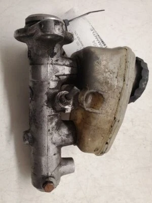 Lexus LS400, Brake Master Cylinder, 1996-1998, 4.0L,V8, 1UZFE, 47201-50190, OEM - Image 1 of 4