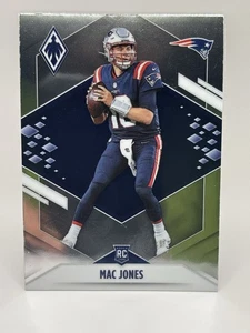 2021 Panini Phoenix Mac Jones #109 RC Rookie New England Patriots quasi nuovo - Foto 1 di 2