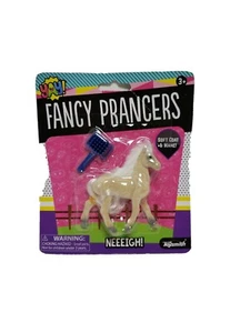 Includes a soft, 3 inch flocked pony with combable main and tail and one... - Bild 1 von 4