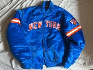 Chaqueta Bomber Kith For The New York Knicks Satén Estilo Inicial XS - Imagen 1 de 7