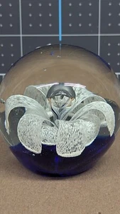 Water Lily Art Glass Paperweight (1990s) - Picture 1 of 10
