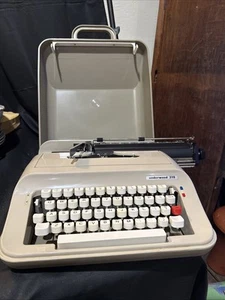 Vtg. 1970s Underwood Model 319 Portable Manual Typewriter w/Hard Case - Picture 1 of 5