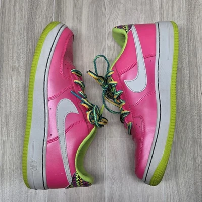 Nike Air Force 1 Bajo Juvenil Talla 5.5Y Rosa Explosión Blanco Volt Zapatos CW5761-600 Foto 1 de 4