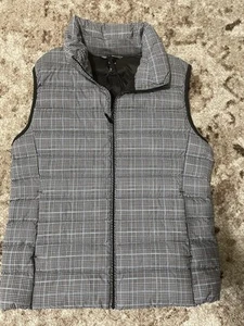UNI QLO Ultra Light Down Vest Medium - Picture 1 of 3