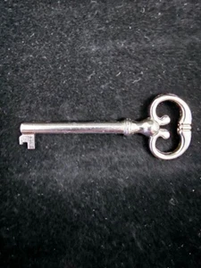 Llave esqueleto de barril hueco antigua placa de níquel KY-7 para cajón o cerradura de gabinete - Imagen 1 de 3